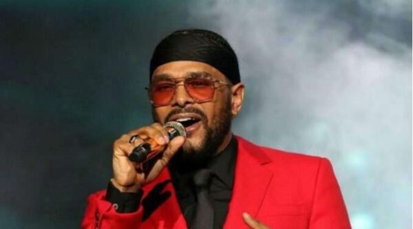MAXWELL RETURNS TO SOUTH AFRICA