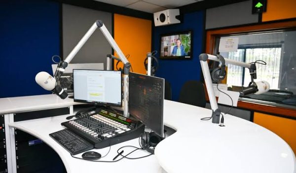KENNY MOROLONG HANDED OVER NEW VUT STUDIO IN VAAL